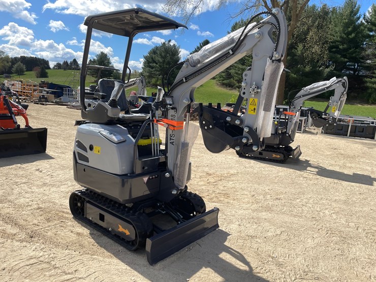 #1110-•-new-ats-me18-mini-excavator-image-2
