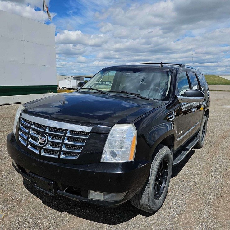 2010 CADILLAC ESCALADE