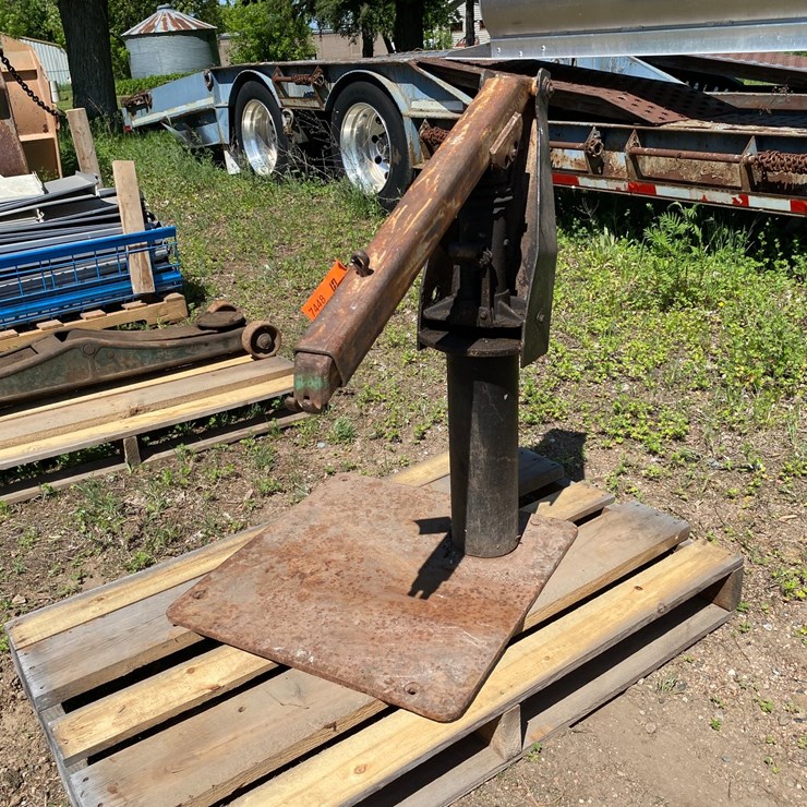 #7448 • Hydraulic Swiveling Cherry Picker (Antigo, WI)