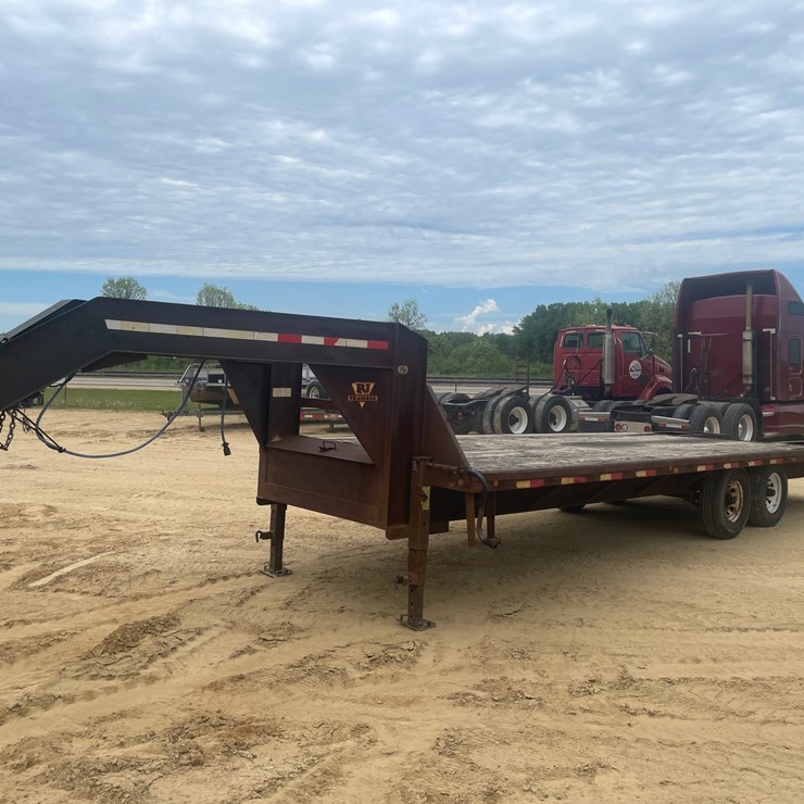 #410 • 2000 P&J 24' Gooseneck Trailer (Has WI Title)