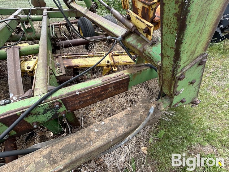 john-deere-230-image-9