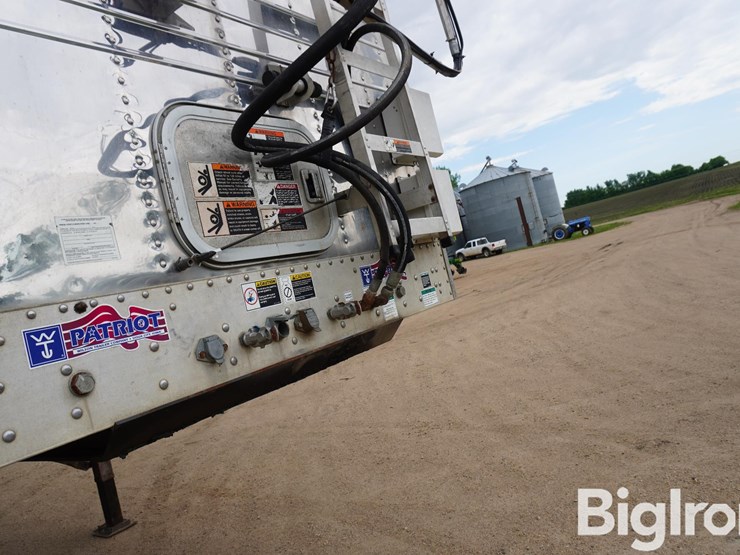 2011-wilson-dwbt-650b-tri/a-53'x96"-belt-trailer-image-11