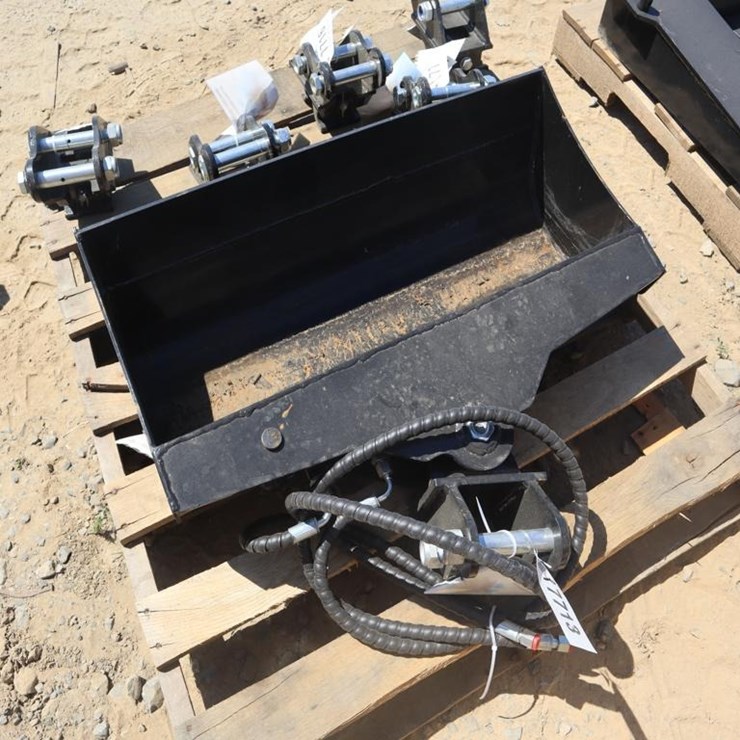 TPM 32" Hydraulic Tilt Bucket