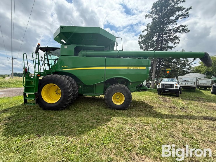 2018-john-deere-s790-image-8