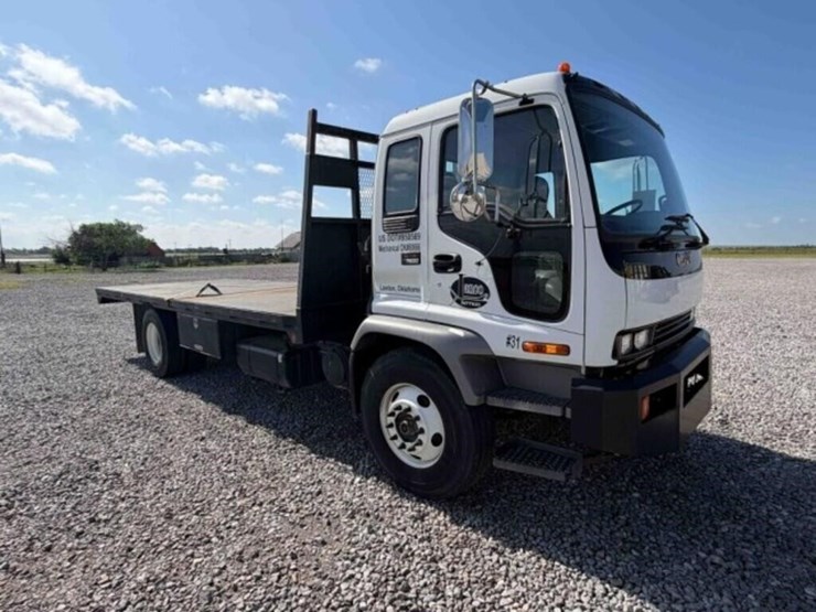 2009-gmc-t7500-image-2