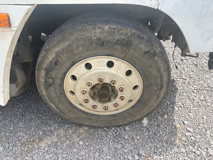 1998-freightliner-fld120-image-9