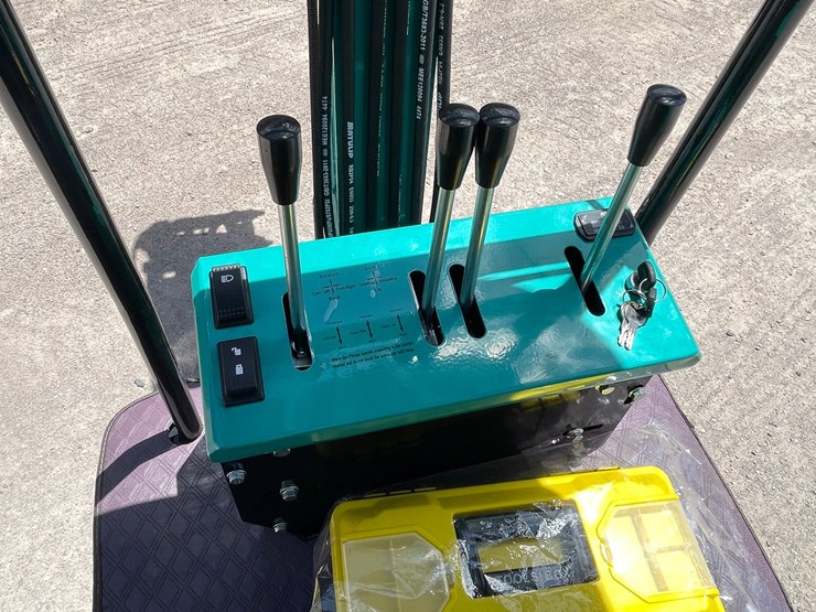 #2653-•-unused-cfg-mini-excavator-image-16