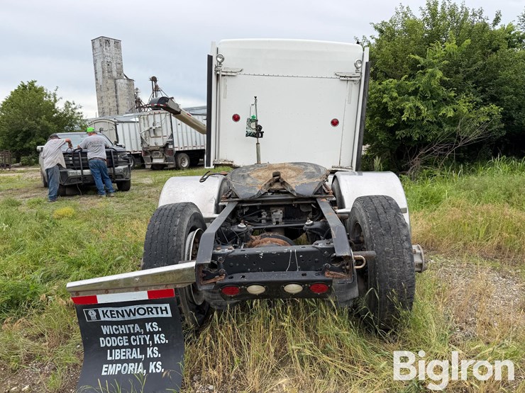 2013-kenworth-t800-image-6