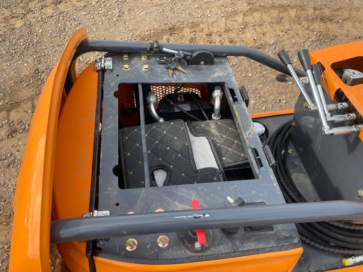 #2017-•-unused-2026-landhonor-mini-excavator-image-9