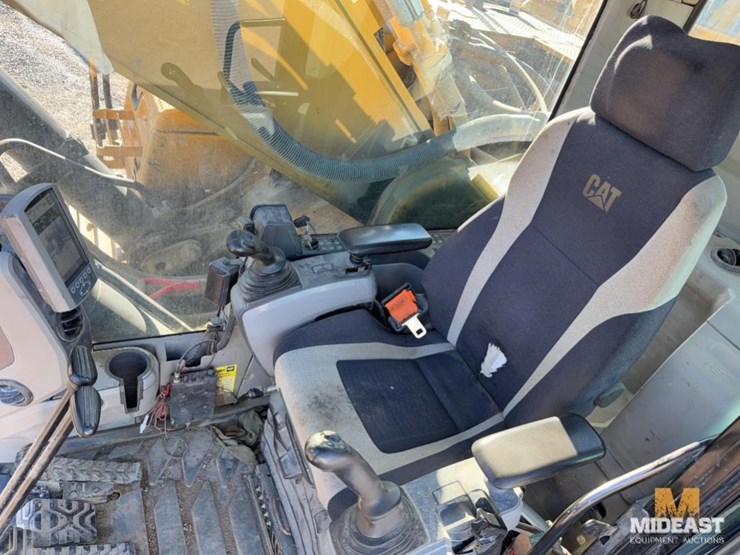 2017-caterpillar-349fl-image-36