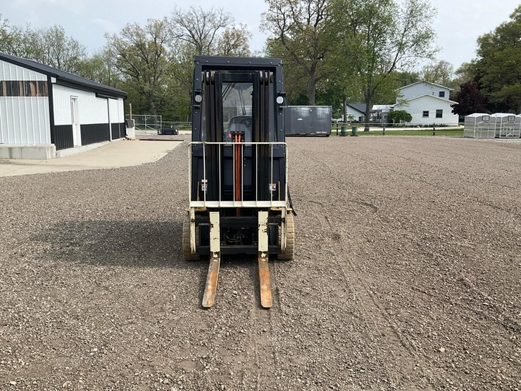 #1358-•-2017-yale-electric-forklift-image-13