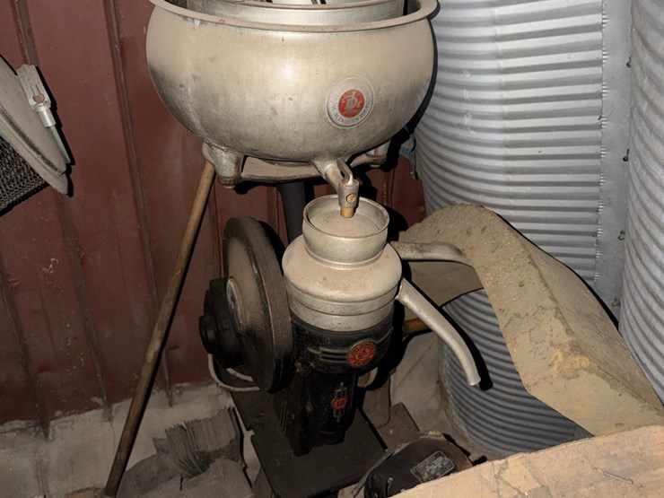 cream-separator,-very-nice,-shedded-image-1