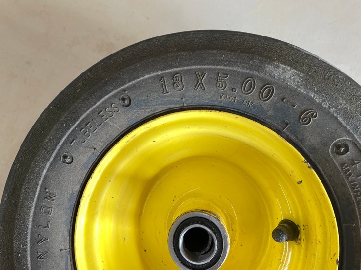 john-deere-2445-image-4