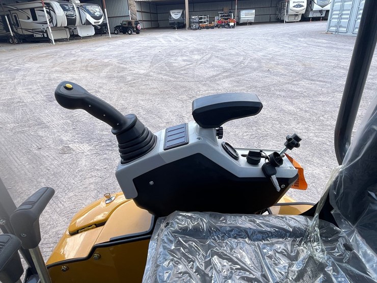 #2662-•-unused-cfg-mini-excavator-image-11