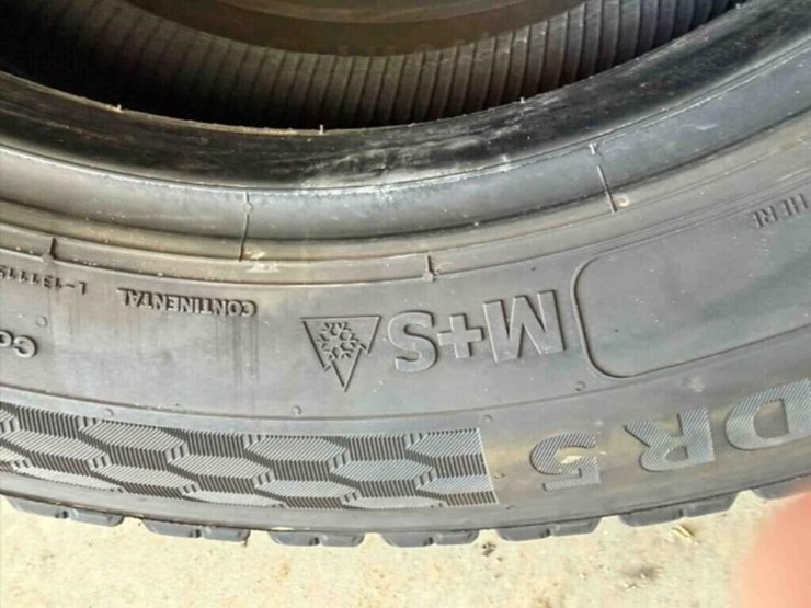 6-continental-225/70r19.5-tires-image-8