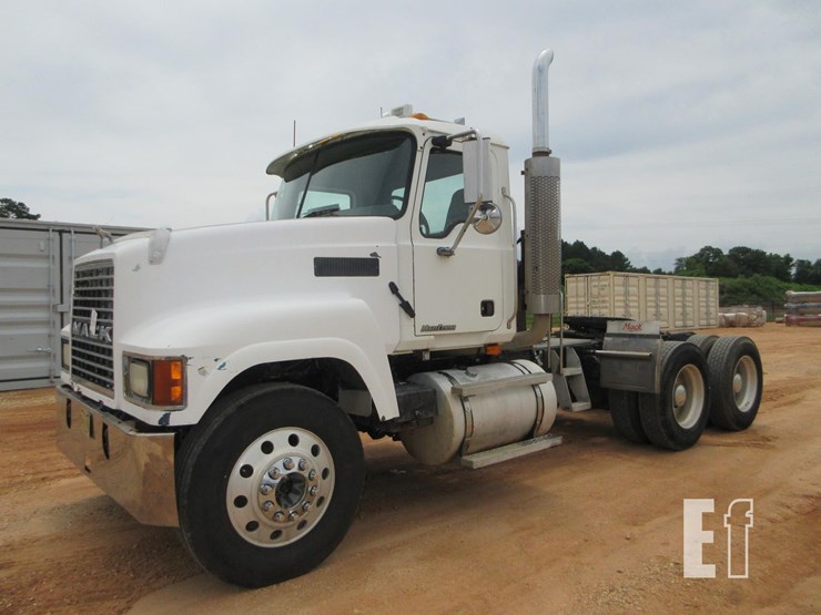 2005-mack-ch600-image-1