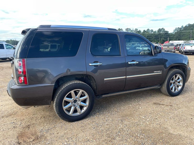 2011-gmc-yukon-denali-image-3