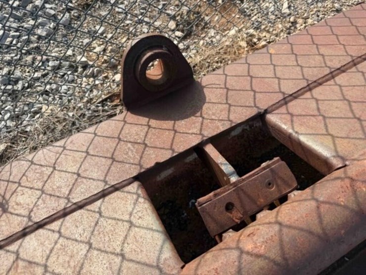 wr-5ft-bucket-off-jd.-excavator-image-3