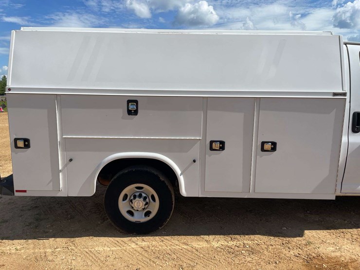 2019-chevrolet-express-3500-image-16