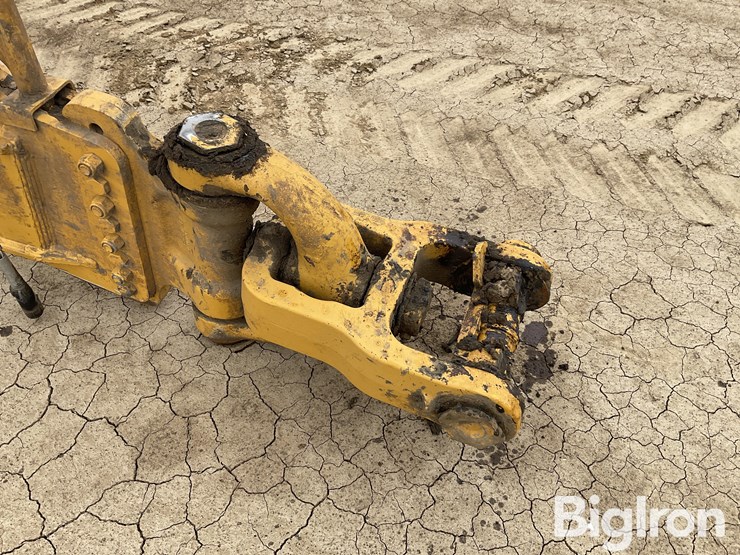 2020-deere-2412e-image-13