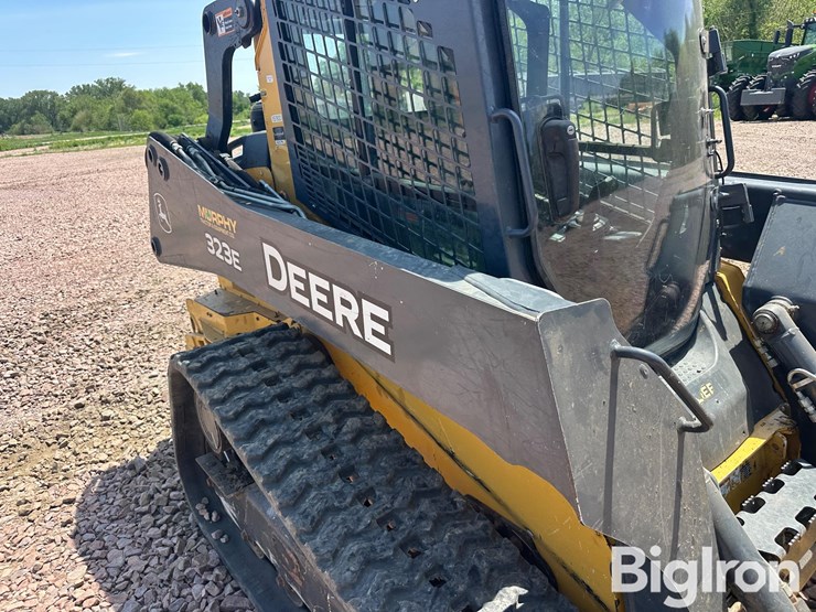 2017-deere-323e-image-18
