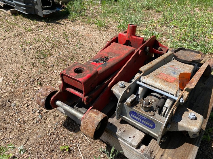 #7433-•-(2)-floor-jacks-(antigo,-wi)-image-7