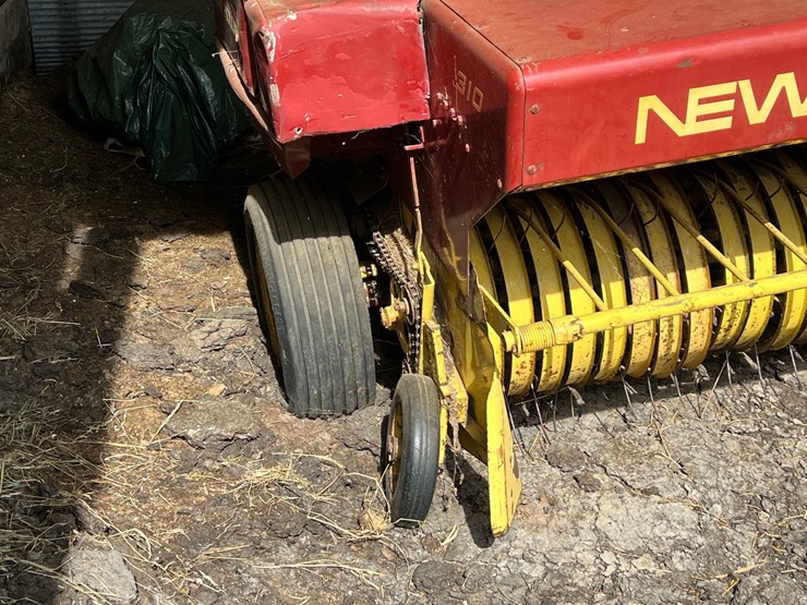new-holland-310-image-21