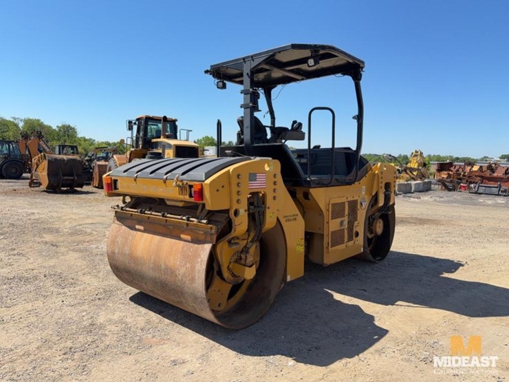 2016-caterpillar-cb54b-image-5