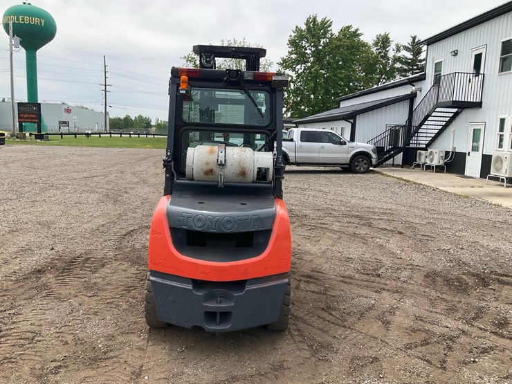 2015-toyota-8fgu30-image-6