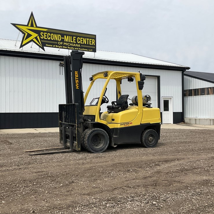 #1379 • 2010 Hyster 90 Fortis Forklift