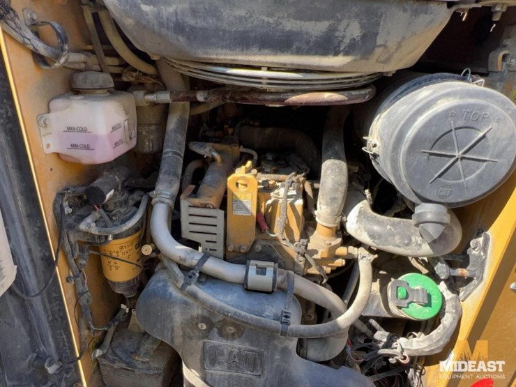 2016-caterpillar-242d-image-8