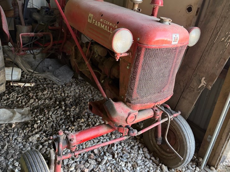 ihc-cub,-￼has-belly-mower-image-23