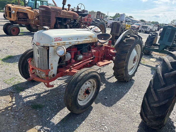 ford-tractor-image-3