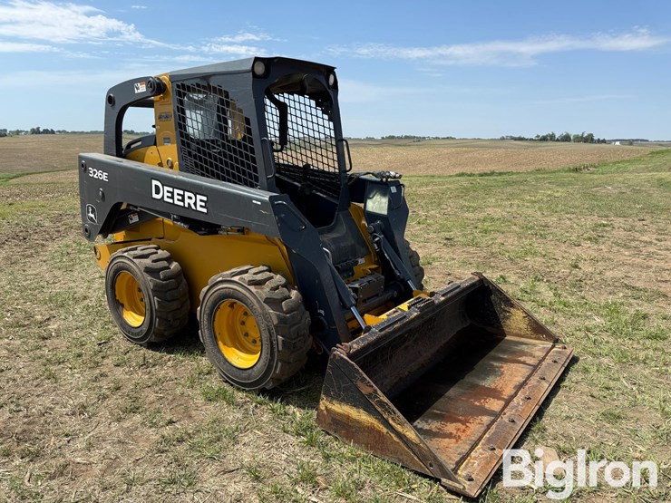 2015-deere-326e-image-3
