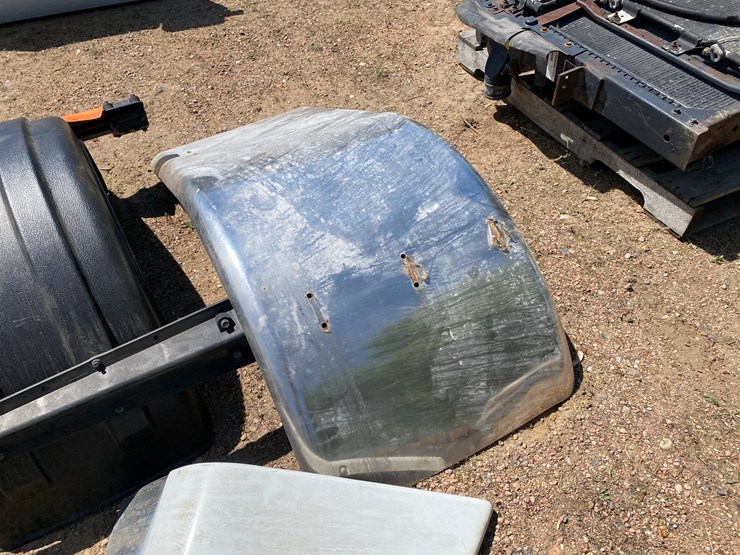 #7422-•-truck-mud-flaps,-fenders-and-paneling-(antigo,-wi)-image-8