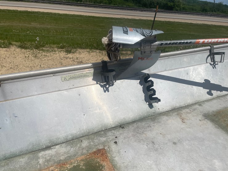 #2001-•-14'-landau-aluminum-boat-with-a-mud-motor-(no-title)-image-27