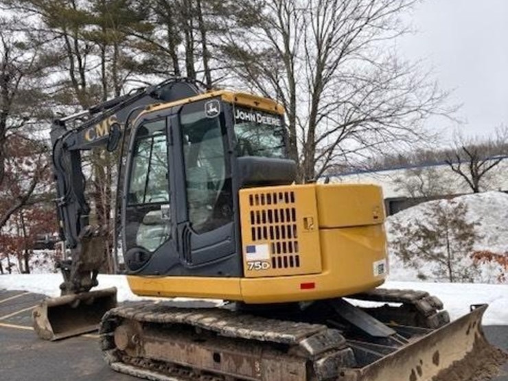 2011-deere-75d-image-2