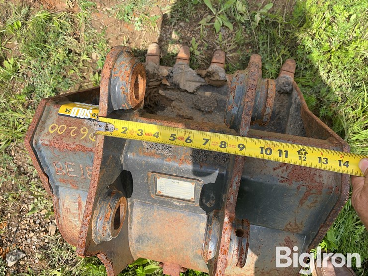 case-new-holland-24”-backhoe-bucket-image-20