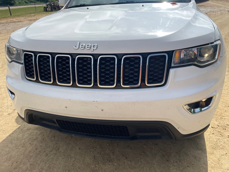 2017-jeep-grand-cherokee-laredo-image-19