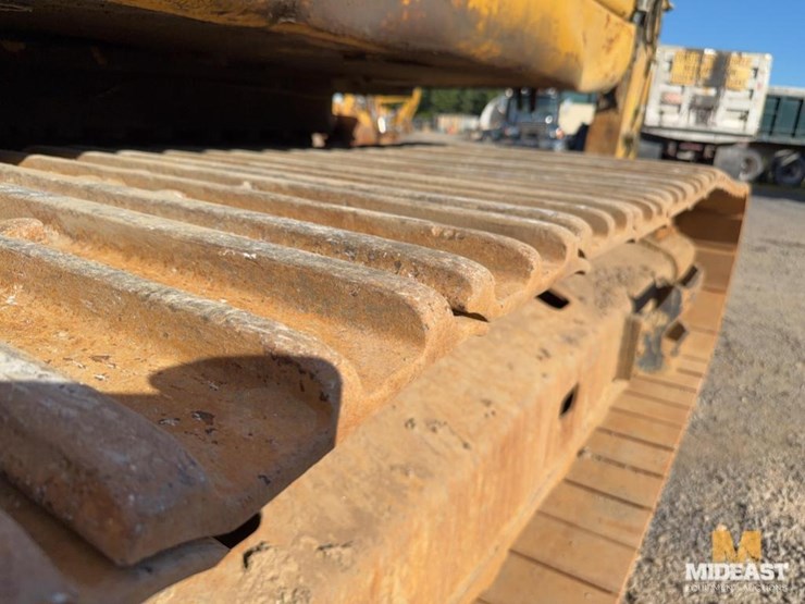 2017-caterpillar-349fl-image-21