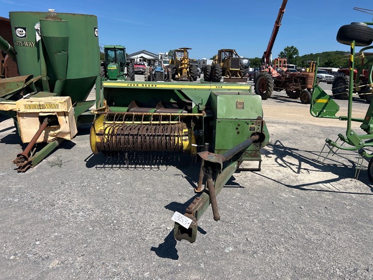 john-deere-336-image-2