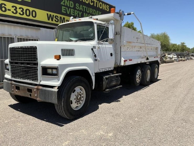 1995-ford-9000-image-2