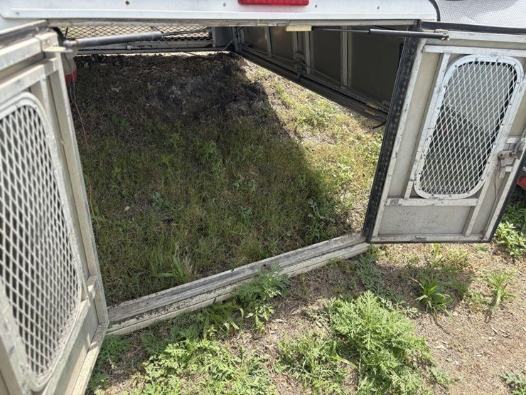 l3---aluminum-camper-shell-image-6