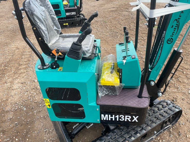 #2025-•-2026-cfg-mh13rx-mini-excavator-image-11