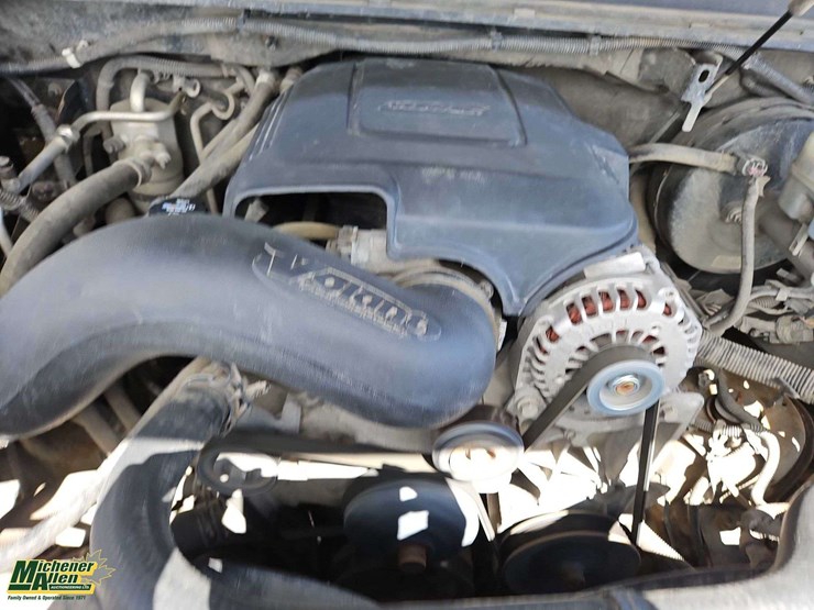 2010-cadillac-escalade-image-27