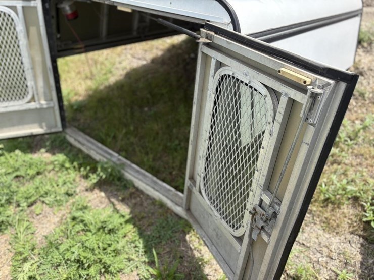 l3---aluminum-camper-shell-image-8
