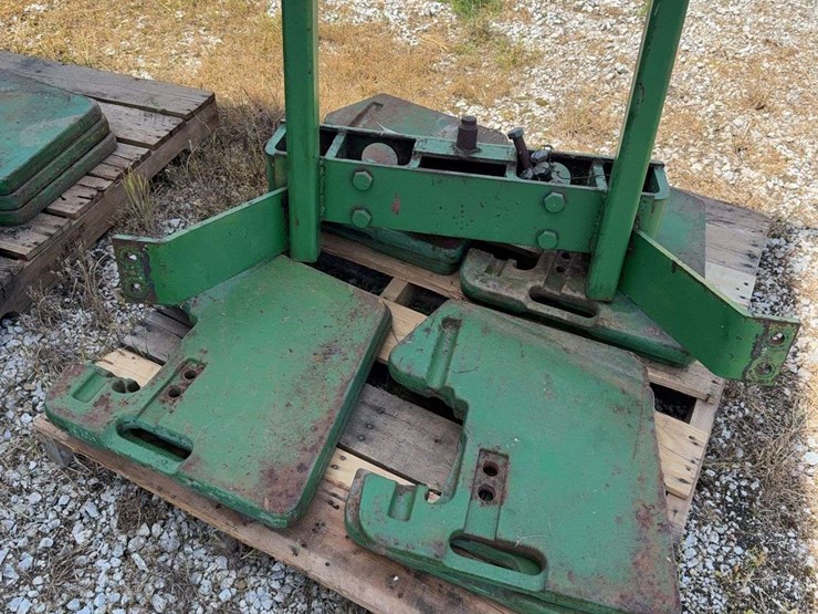 8-john-deere-suitcase-weights-and-bracket-(one-money-bid)-image-3