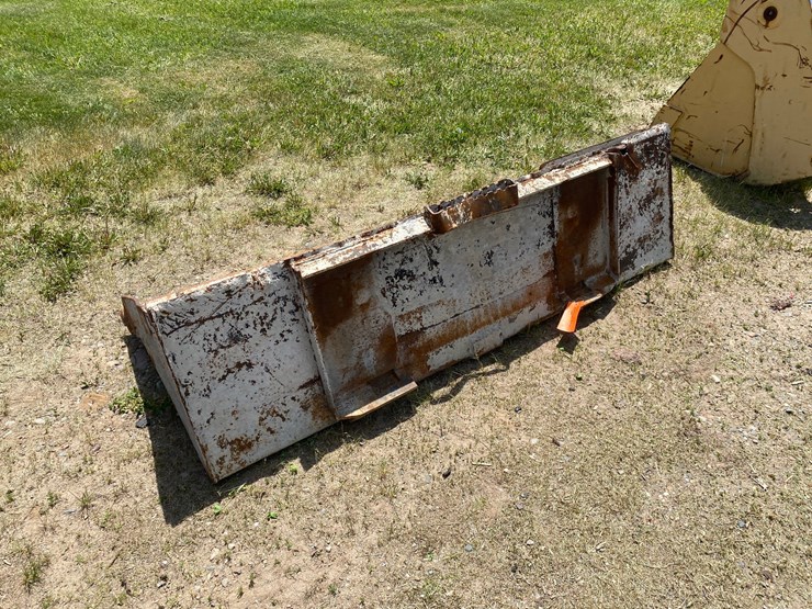 #7077-•-72"-skid-steer-bucket-(deerbrook,-wi)-image-9