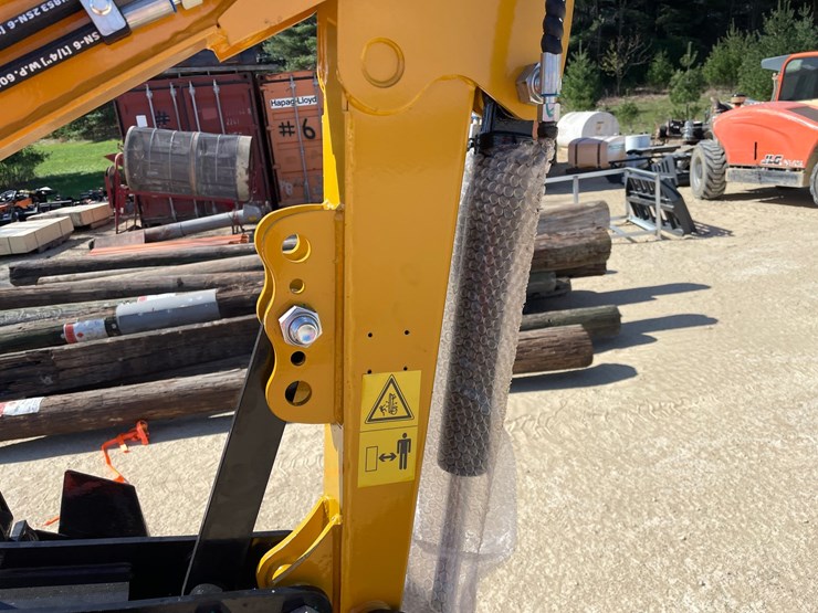 #1100-•-new-ats-rt15r-mini-excavator-image-24