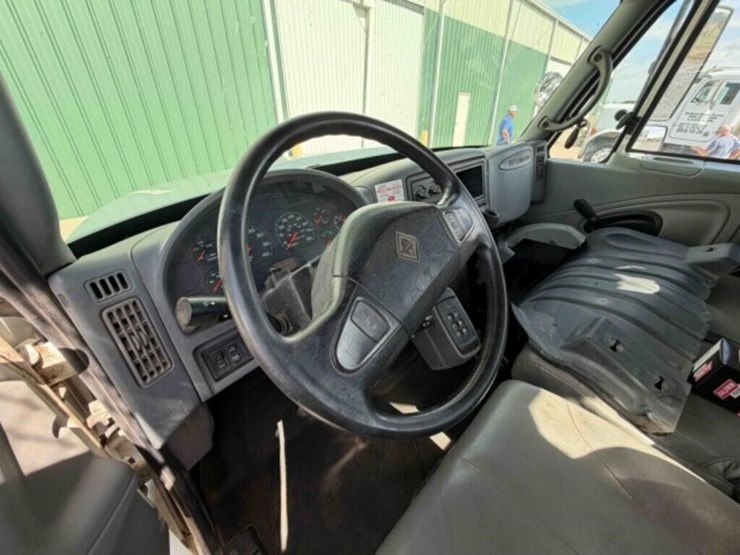 2005-international-durastar-4300-image-12